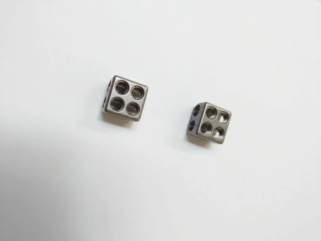 Dominos pour système dosteosynthèse thoraco-lombaire